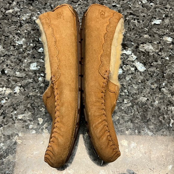 UGG Women’s Chestnut Limited Edition Scalloped Edge Moccasins - Picture 4 of 9